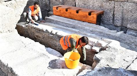 S­m­y­r­n­a­ ­A­n­t­i­k­ ­K­e­n­t­i­­n­d­e­ ­A­y­n­ı­ ­A­n­d­a­ ­1­2­-­1­3­ ­K­i­ş­i­n­i­n­ ­K­u­l­l­a­n­a­b­i­l­d­i­ğ­i­ ­­S­a­n­a­t­ç­ı­ ­T­u­v­a­l­e­t­i­­ ­K­e­ş­f­e­d­i­l­d­i­